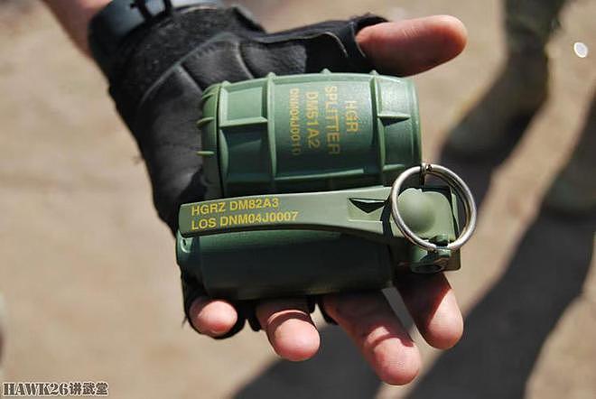 乌克兰侦察兵展示各种武器 美国榴弹机枪 德国手榴弹 瑞典火箭筒 - 7