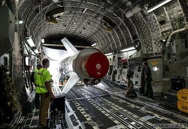 英国空军C-17运输机执行特殊任务 将维珍空射运载火箭送到美国 - 13
