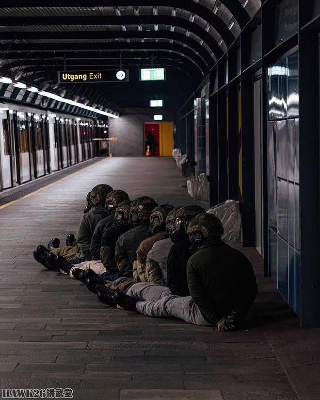 挪威特种部队进行反恐演习 深夜在地铁站“击毙”多名恐怖分子 - 6