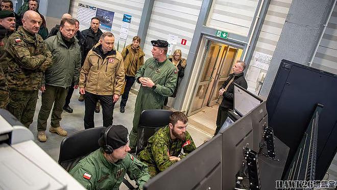 波兰总统视察第10装甲旅 正培训乌克兰士兵 掌握豹2坦克操作技能 - 7