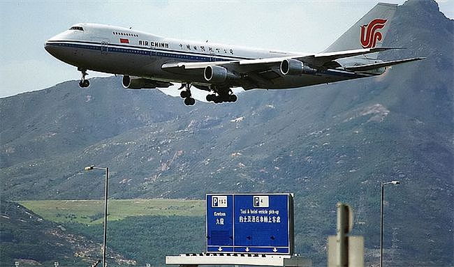 国航981航班遭劫，男子威胁不飞韩国就炸机，被机长一脚踹下飞机 - 4