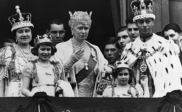 在70年未出错的英女王面前，王室时尚大聚会都是小儿科 - 27