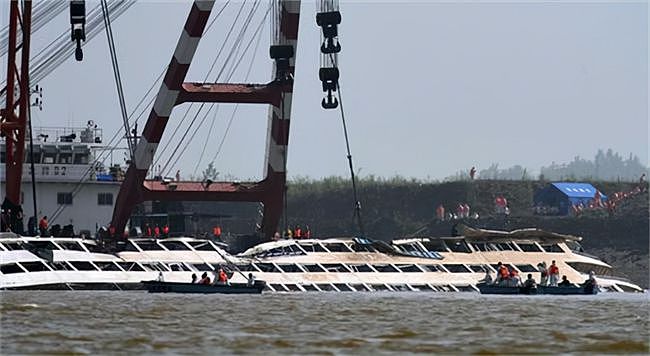2015年儿童节，惨烈的长江游轮沉船事件，442人丧命，仅12人幸存 - 3