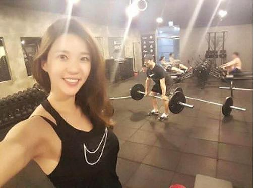 韩国女神50天增重30斤，痴迷“撸铁”，练就紧实肌肉 - 1