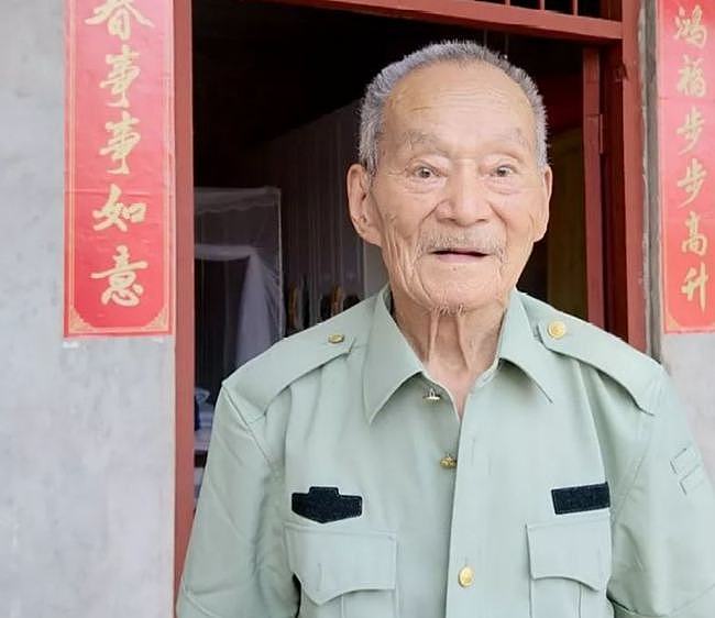 2018年老兵普查，90岁老农被嘲笑，老人拿出3枚勋章：个个特等功 - 2