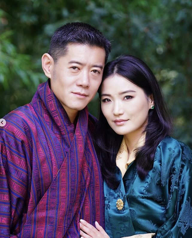 不丹王后最新亮相庆祝32岁生日！穿粉裙嫩如18，可惜单人照显落寞 - 8