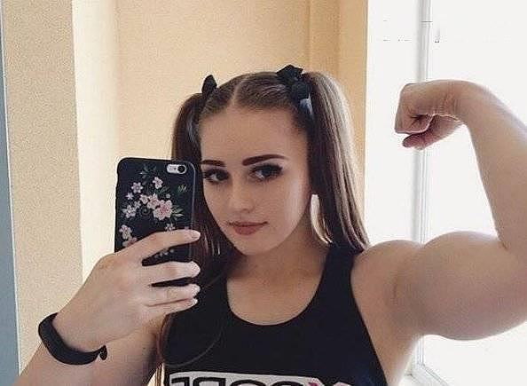 俄罗斯健身女生，一身肌肉，被称为“怪力少女” - 1