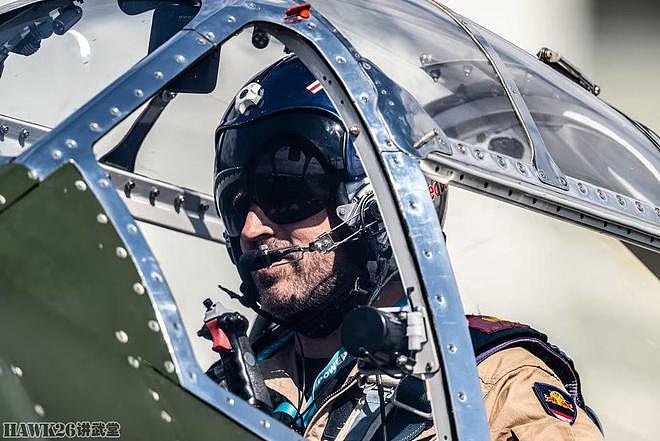 摄影师镜头中的“空中力量”航展 飞行员惊鸿一瞥 展示迷人气质 - 15