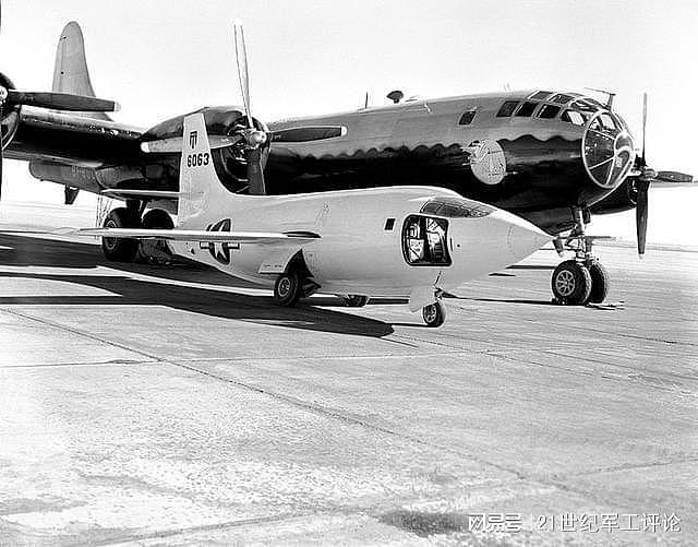 B-2轰炸机参加葬礼飞行：送别美国空军传奇试飞员 - 9