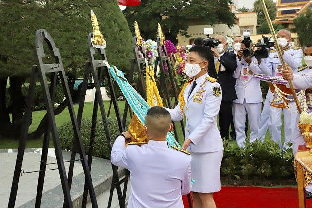 泰国长公主的新造型超A！S码军装暴露肚腩，配1公分的寸头好御姐 - 10