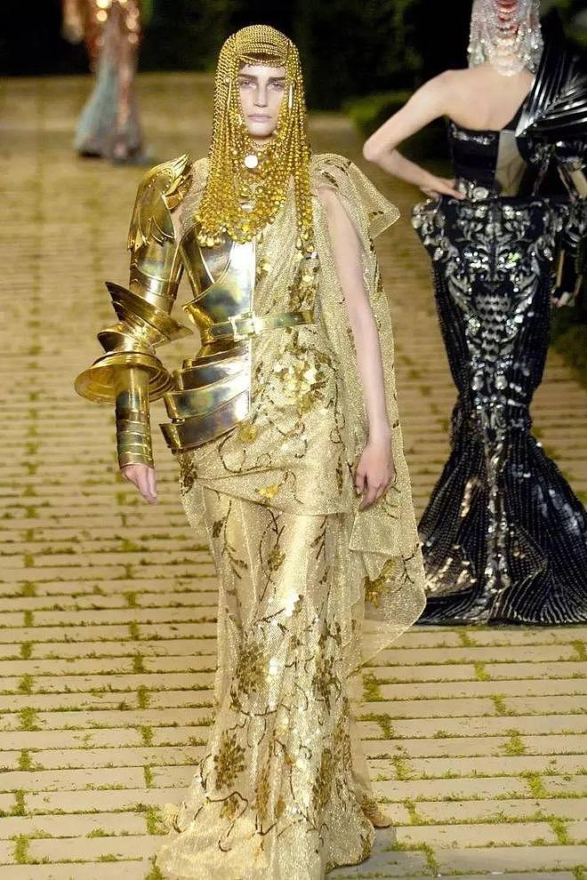 从爱死机《吉巴罗》中窥见那个极尽华丽的“黄金”时尚年代 - 43
