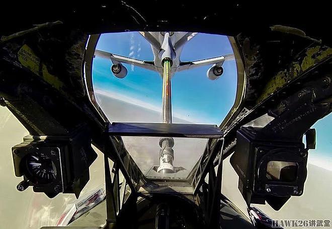 集腋成裘：法国海军航母摆字庆祝新年 A-10空中加油犹如核酸检测 - 4