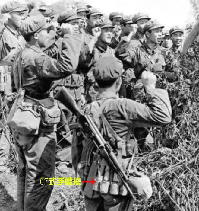 盘点对越自卫反击战期间，我军普通步兵的护具、装备及武器 - 23