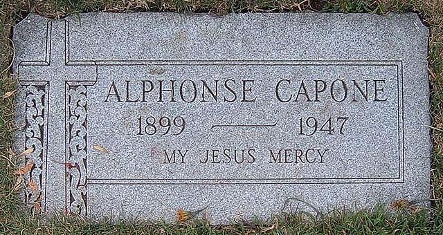 坏事做尽的阿尔卡彭，其大脑最终被梅毒侵蚀，智商停留在12岁 - 8