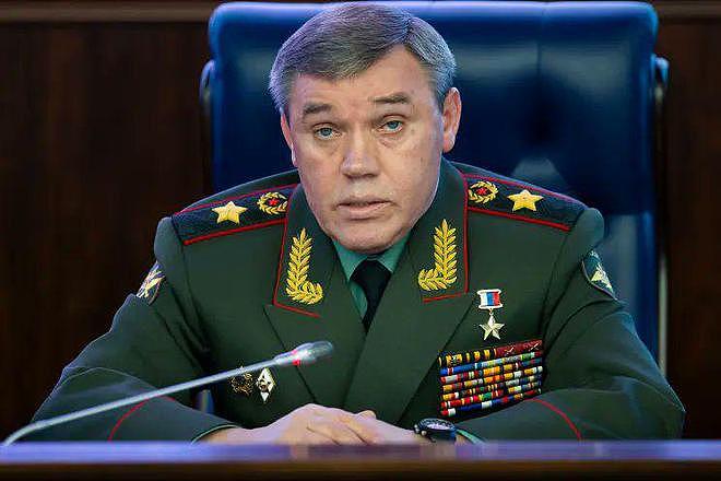 报告：俄军总参谋长惊险逃脱乌军袭击 但200士兵和1名将军丧生 - 3