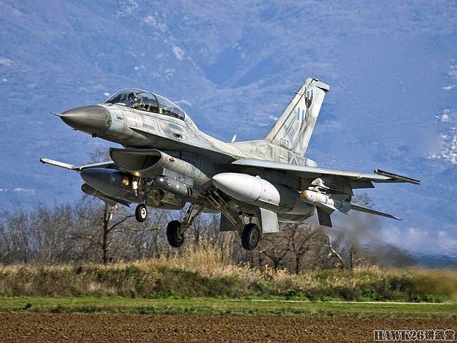 希腊空军F-16战机通过复合挂架配备隐形制导炸弹 目标锁定土耳其 - 7