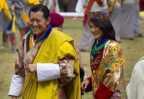 不丹王后的新造型贼仙！一身紫衣走邻家风，气质如天山雪莲般干净 - 8