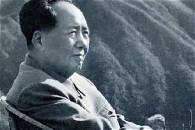 他贴身保护毛主席20年，又保卫邓公20年，恒心不改，后官至中将 - 2