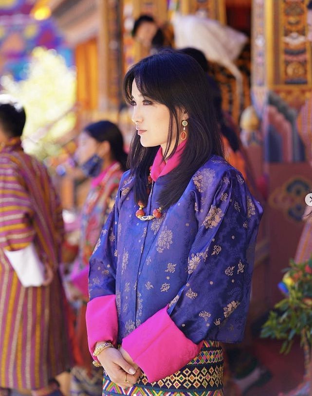 不丹王后最新亮相庆祝32岁生日！穿粉裙嫩如18，可惜单人照显落寞 - 4