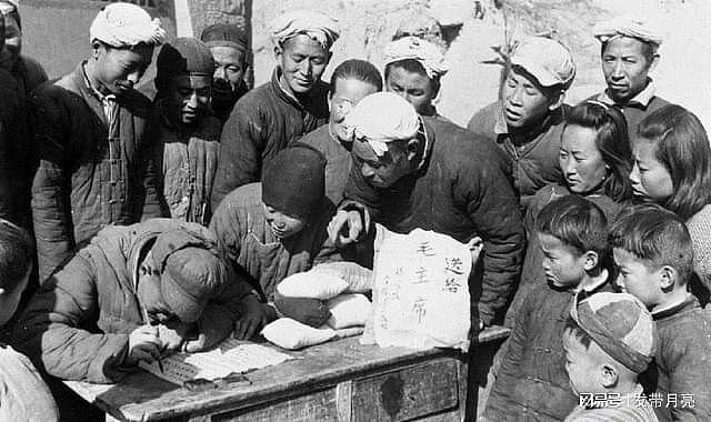 1946年，那个给毛泽东送“人民救星”金匾的人，究竟什么身份 - 5