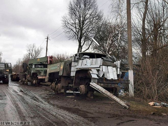 俄军前线部队紧急改装卡车 充分利用各种材料 类似《疯狂麦克斯》 - 2