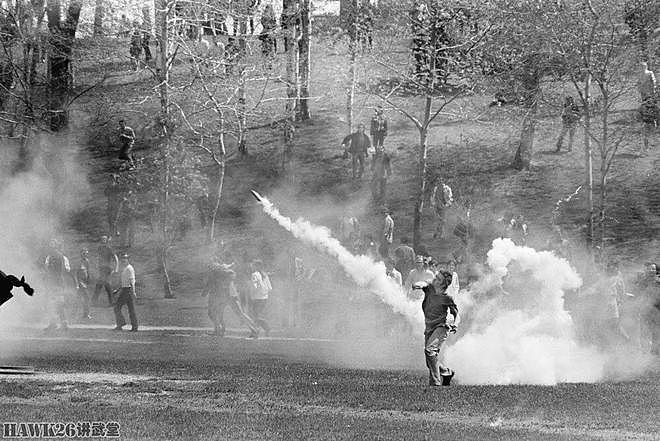 54年前 美国俄亥俄州国民警卫队向反战抗议学生开枪 造成四人丧生 - 7