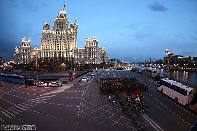 莫斯科“胜利日”阅兵式第一次夜间彩排 所有重型装备全部亮相 - 9