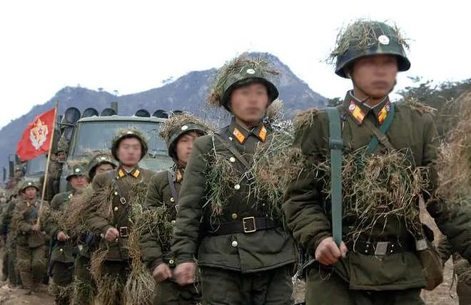 朝鲜军官的“十大件”，造型朴实又复古 - 6