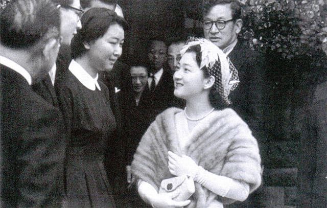 日本平民皇后美智子，拒绝与明仁天皇合葬：我只有子宫被需要 - 4
