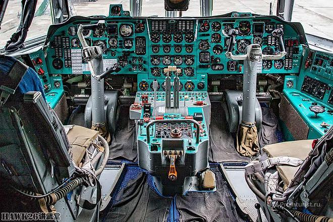 钻进安-22重型运输机 世界最大的螺旋桨飞机 驾驶舱内部非常简陋 - 20