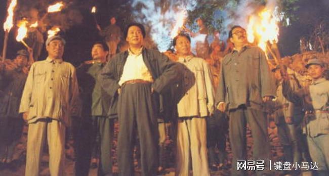 中国早批特型演员，观众心里的老艺术家，义务演出40年值得尊敬 - 5