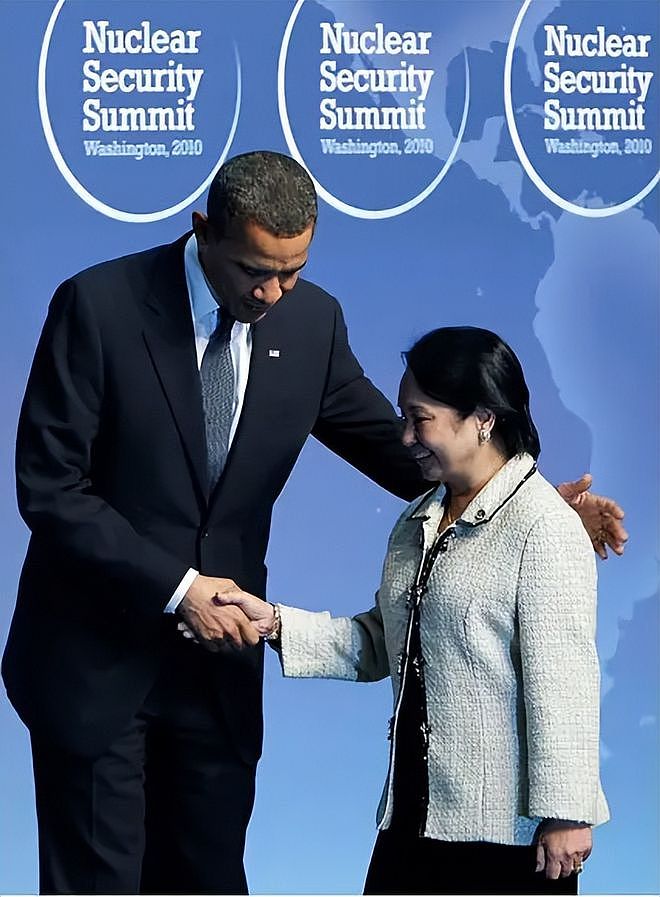 菲律宾女总统阿罗约：硬扛美国压力，和中国要好，自称中国儿媳妇 - 11