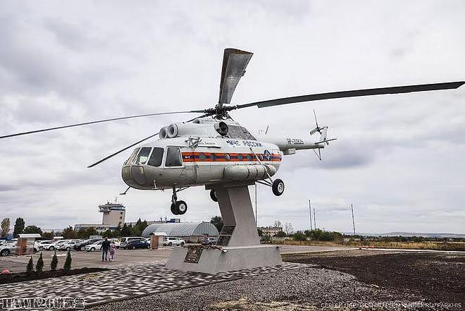 俄罗斯第一座紧急情况部飞行员纪念碑 米-8T直升机成为重要地标 - 1