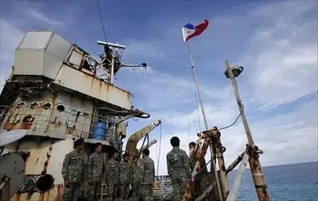 赖在仁爱礁22年的菲律宾海军：船只已成破铜烂铁，靠发电机做饭 - 6