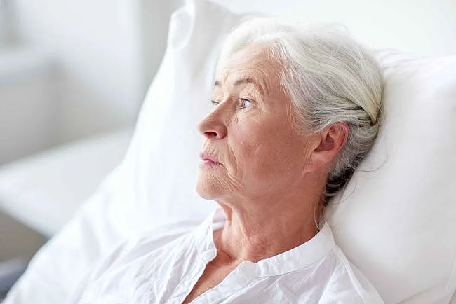 长寿老人在晨起后，多会坚持4个习惯，细究，或可从中得到启示 - 2