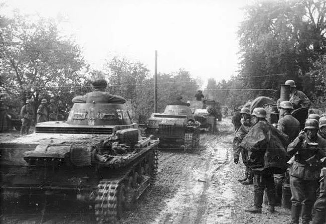 进攻苏联有3个德军集团军群，为何中央集团军群是最难缠的对手 - 2