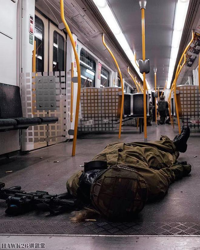 挪威特种部队进行反恐演习 深夜在地铁站“击毙”多名恐怖分子 - 3