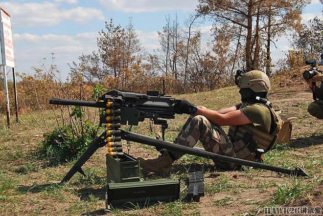 乌克兰侦察兵展示各种武器 美国榴弹机枪 德国手榴弹 瑞典火箭筒 - 4