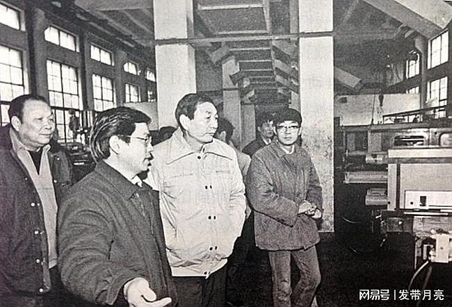 1991年，朱镕基陪邓公路过外滩，邓小平几句话让他幡然醒悟 - 8