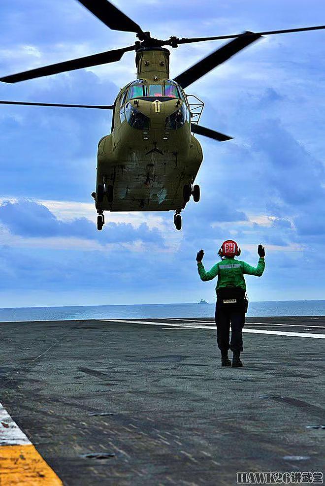 “支奴干”直升机降落在航母上 驻韩美军演练紧急情况的着舰作业 - 8