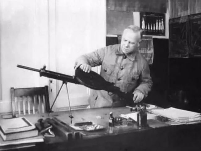 苏联二战只有DP轻机枪？其实捷格加廖夫还有新产品——RPD轻机枪 - 3