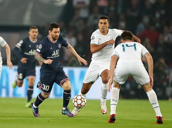 射门3-11+角球0-5！巴黎半场被压制，梅西只能防守反击，曼城中柱 - 1