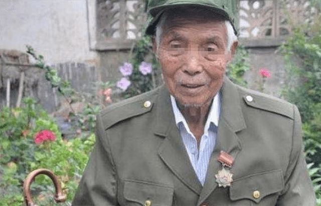 因长得太帅，他被2名越南女兵绑进深山，13年后才侥幸逃回国 - 5