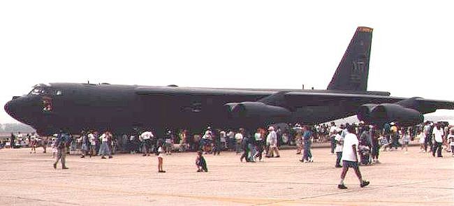 飞行1小时 维修费1200美元 美军B-52轰炸机就是任性 - 2