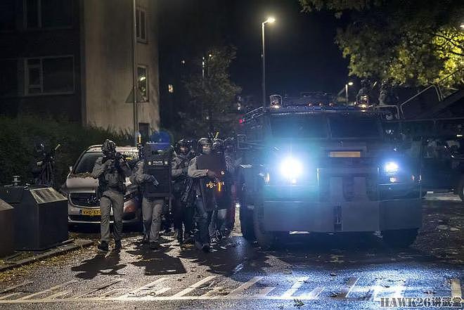 荷兰反恐部门联合演习 拯救被劫持人质 解读特种部队的现场行动 - 4