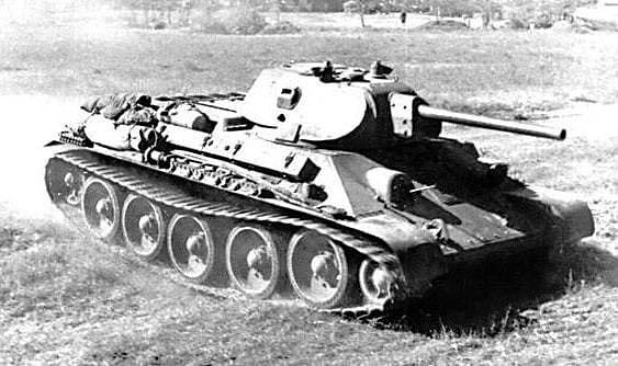 战争初期力挫德军的-34坦克，为什么战争后期却显得脆弱不堪？ - 1