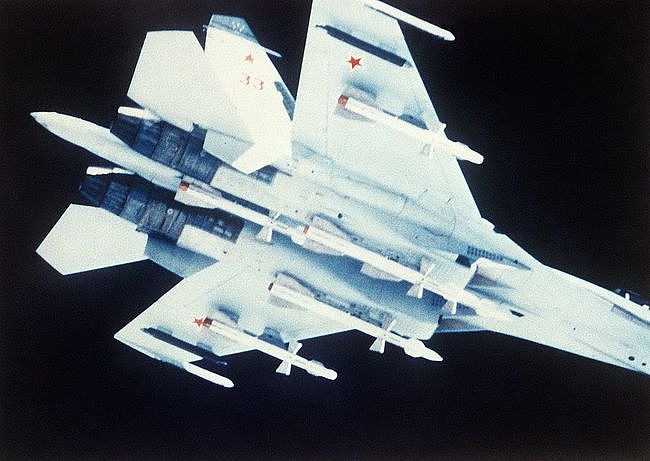 它最大起飞重量33吨 假想敌是美军F-15 机动性好 出口多国 - 2