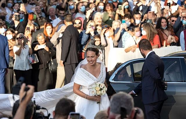 希腊王子举行盛大婚礼！迎娶亿万富翁女儿，新娘穿露肩婚纱超梦幻 - 1