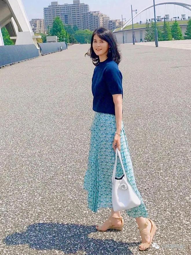 优雅到骨子里的日本妈妈：穿衣简单不扮嫩，却把50岁穿成30岁 - 18