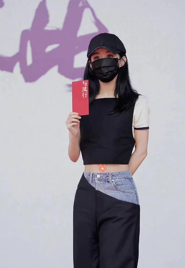 赵丽颖最新代言造型封神！穿中国红西装拍彩妆广告，气场也太强了 - 8